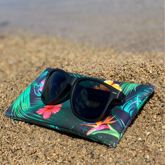 Beach Please Travel Kit - Picture 11 of 16